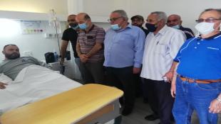 وفد من الجبهة الديمقراطية لتحرير فلسطين تزور الجريح خضر السن في مستشفى الراعي