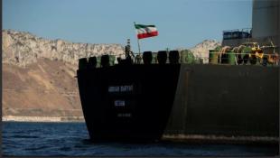 البحرية الإيرانية تعلن عن غرق سفينة إمداد في بحر عمان ولا ضحايا