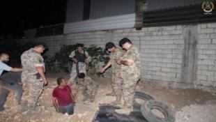 بالصور- ليلا:  الجيش : مصادرة 21 الف ليتر مازوت في صيدا