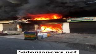 بالصور: فرق فوج إطفاء  صيدا  تسيطر على الحريق  الذي هدد المبنى السكني في عبرا - صيدا
