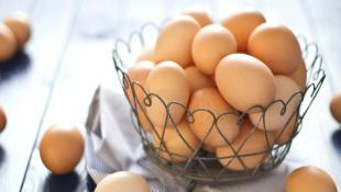 ماذا يحدث لصحتك عند تناول البيض بعد سن الأربعين؟