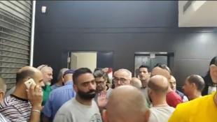 موظفون في كهرباء قاديشا اقتحموا مصرفا في طرابلس