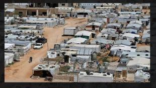 دهم خيمة للسوريّين ومصادرة ألبسة عسكريّة وهواتف خليويّة وكاميرات وأسلحة
