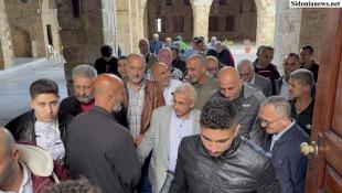 بالصور: النائب د. أسامة سعد أدى صلاة العيد في الجامع العمري الكبير وزار اضرحة الشهداء في صيدا