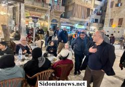 بالصور : جولة لمدير عام شركة معطي غروب وعضو مجلس بلدية صيدا عامر معطي في جولة رمضانية تفقديه لصيدا القديمة التقى فيها الاهالي وتناول السحور