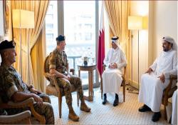 رئيس مجلس الوزراء وزير الخارجية القطري يستقبل في مقر إقامته في بيروت قائد الجيش العماد رودولف هيكل