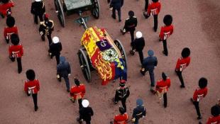 بالصور : العالم يودّع ملكة بريطانيا.. تفاصيل الاثنين الحزين في لندن