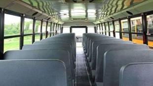 وفاة طفل اختناقاً بعد نسيانه داخل حافلة مدرسية