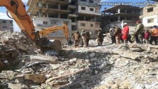 بالصور :  فوج الهندسة في الجيش اللبناني بدأ اعمال البحث والانقاذ في تركيا وسوريا