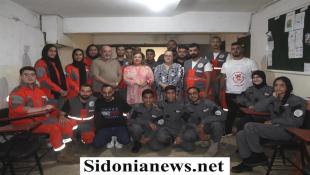 بالصور: الشيخة ميسر الرواس الجابر تزور مقر الكشاف العربي وفوج الدفاع المدني في صيدا  وتقدم مستلزمات طبية لعيادة أم غالب الرواس  وهدية رمزية للمتطوعين