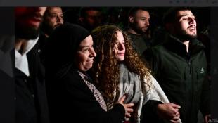 بالصور : إسرائيل تُفرج عن الناشطة الفلسطينية عهد التميمي ضمن اتفاق التبادل مع حـ ماس