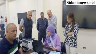 بالصور : محافظ الجنوب جال متفقدا اليوم الاول لبدء استقبال طلبات المرشحين للانتخابات البلدية في سرايا صيدا