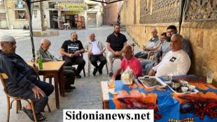 بالصور: المرشح لعضوية مجلس بلدية صيدا الحاج زكريا العربي القدسي جال في صيدا القديمة والتقى مواطنين وقطاعات