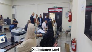 محافظ الجنوب ضو جال متفقدا سير عملية الترشح البلدي والاختياري وإقبال كثيف على التسجيل
