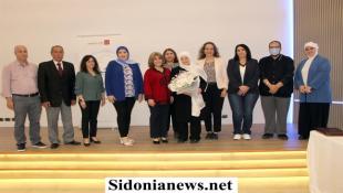 بالصور : الشبكة المدرسية لصيدا والجوار تكرم بهية الحريري لمبادرتها تأهيل مدارس استُخدمت مراكز إيواء