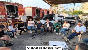 بالصور: رئيس لائحة صيدا بدها ونحنا قدها الصيدلي عمر مرجان وأعضاء اللائحة زاروا  مركز إطفاء بلدية صيدا وإستمعوا الى أوضاعهم