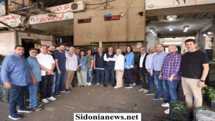 بالصور : رئيس وأعضاء لائحة سوا لصيدا جالوا في سوق بيع الخضار والفاكهة بالجملة - الحسبة