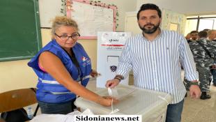 بالصور: المرشح لمنصب نائب رئيس بلدية صيدا الدكتور احمد سعيد عكره يدلي بصوته في صيدا