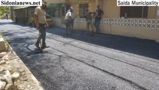 بالصور: بلدية صيدا تطلق حملة تزفيت الحفر في  شوارع وأحياء في المدينة بهبة كريمة من عضو المجلس البلدي السيد عامر عفيف معطي مدير عام مجموعة معطي غروب