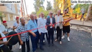 بالصور: أهالي حي أوزعر في صيدا إستقبلوا بحفاوة رئيس البلدية  م.مصطفى حجازي والسيد عامر معطي خلال حفل تدشين شارع الحي بعد تعبيده بمبادرة من معطي غروب وكرماهما بدرعين