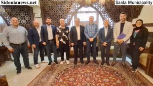 بالصور: رئيسا بلدية صيدا وجمعية التجار عرضا لمحافظ الجنوب التحضيرات لإطلاق خطة المئة يوم التنظيمية التي أعدتها البلدية وتشمل السوق التجاري وملاحقة المخالفات