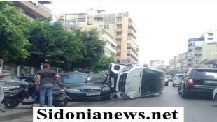 أضرار مادية في حادث سير بين 3 سيارات في عبرا