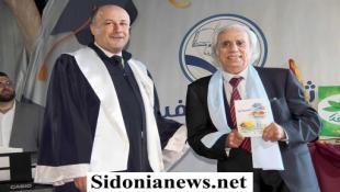 بالصور : هنري زغيب لطلاب ثانوية السفير في حفل تخريج فوج  الضوء والسداد : حبّات قمح زُرعت في أرض علم فأنبتت سنابل إبداع