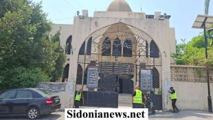 بالصور : حملة تنظيف لعمال شركة معطي غروب لمحيط حسينية صيدا والشوارع المحيطة بها بتوجيهات من مدير الشركة السيد عامر معطي