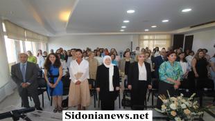 بالصور: عقيلة رئيس الحكومة السفيرة سحر بعاصيري سلام زارت أهلنا في الهلالية - صيدا  وتفقدت مركز الدعم النفسي والمعمل الإنتاجي و السيدة سحر جلال الدين الجبيلي منحتها درعا تكريميا