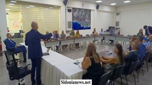بالصور : الوزير فادي مكي في جلسة حوارية مع رؤساء الإدارات في سرايا صيدا حول مشروع إعادة تكوين ادارات الدولة: لولا كفاءة موظفي القطاع العام لما استمرت الدولة