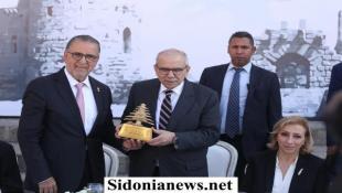 بالصور: الرئيس نواف سلام اختتم زيارته إلى صيدا بمأدبة غداء تكريمي على شرفه في المقاصد: صيدا عزيزة على قلبي... و"المقاصد بيتي