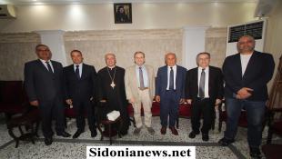 بالصور : ميلاد قسطنطين وقّع كتابه " كنيسة وقديس " في عين الدلب يوثق الماضي خوفاً من الفقدان ويحافظ عليه ككنز ثمين ... المطران حداد: أحيا التاريخ ليبقى للتاريخ