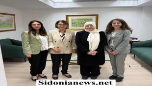 بهية الحريري إستقبلت البروفسورة رولا تلحوق والبروفسورة دينا صيداني بمناسبة إطلاق الجامعة اليسوعية من حرمها الجنوبي دبلومات الأديان وحقوق الانسان والتصوف والروحانيات والتنشئة على الحوار