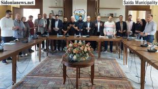 بالصور: مجلس بلدية صيدا برئاسة المهندس مصطفى حجازي إستنكر وأدان المجزرة الإسرائيلية في مخيم عين الحلوة مفتتحا جلسته العادية بدقيقة صمت حدادا وتلاوة سورة الفاتحة على أرواح الشهداء..