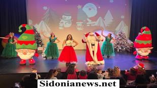 بالصور : جمعية المواساة ترسم البسمة على وجوه الأطفال في سينما إشبيليا لمناسبة حلول موسم الأعياد