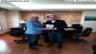 رئيس بلدية صيدا المهندس مصطفى حجازي  تسلم من د.خالد الكردي كتابه الجديد  لبنان في خمسة عهود رئاسية