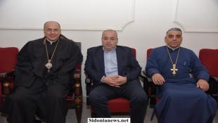 بالصور: مديرُ عامِّ شركةِ مَعْطي غروب السيِّد عامر مَعْطي يُقدم التهاني بعيد الميلاد للمطرانين العمار وحداد