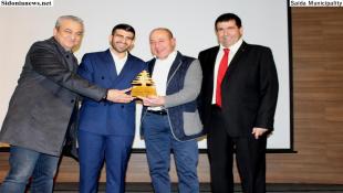 بالفيديو وبالصور: برعاية وزير الزراعة : بلدية صيدا تكرّم إبن المدينة الشاب عامر محمد علي نحولي بإحتفال حاشد لإختياره ضمن قائمةForbes العالمية لصنّاع التغيير