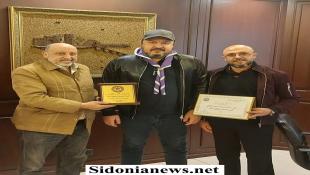 بالصور : درع تكريمية من الكشاف العربي لمعروف مصطفى سعد