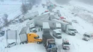 تصادم بين أكثر من مئة سيارة وشاحنة في ميشيغن بسبب عاصفة ثلجية قوية!