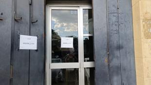 بالصور : إضراب موظفي الادارات العامة أحدث شللا عاما في سرايا صيدا شمل للمرة الأولى الادارات التي تدر مداخيل نقدية للدولة