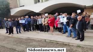 بالصور: اعتصام اعتراضي لموظفي الإدارات في سرايا صيدا.. هاشم: تحركاتنا مستمرة حتى تحصيل كامل حقوقنا
