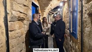 بالصور: جولة مشتركة في صيدا القديمة لرئيس بلدية صيدا وجمعية محمد زيدان للإنماء للإطلاع على مشاريع الترميم والإنارة والتحسين التي تنفذها الجمعية