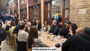 بالصور: جولة مشتركة في صيدا القديمة لرئيس بلدية صيدا وجمعية محمد زيدان للإنماء للإطلاع على مشاريع الترميم والإنارة التي تنفذها الجمعية