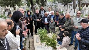 بالصور:د. النائب  أسامة سعد يؤدّي صلاة عيد الفطر ويجول على الأضرحة ويلتقي النازحين في صيدا