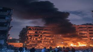 بالصور: ليلة صاروخية إيرانية دامية لإسرائيل : أكثر من 150 جريحا في ديمونا وعراد ومباني إنهارت وعشرات تحت الانقاض | حالة ذعر وإجتماع عاجل للكابينت الإسرائيلي