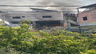 بالصور : غارة اسرائيلية تستهدف منزلا في مخيم المية ومية شرق مدينة صيدا ومعلومات اولية عن سقوط شهيدين