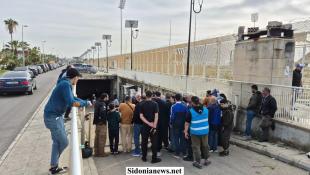 بالصور: بلدية صيدا : خلية ادارة الكوارث والازمات تطلق برنامج توزيع المساعدات للنازحين في المنازل  في الملعب البلدي وتنهي اليوم الاول