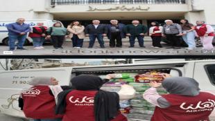 بالصور: ضمن حملتها أغيثوا لبنان جمعية أهلنا  تسلّم بلدية صيدا  مساعدات عينية مخصصة للأطفال وكبار السن في مراكز الإيواء