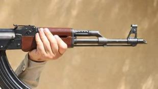 تفتيش سيارة مشبوهة في زحلة... العثور على أسلحة وأجهزة اتصال لاسلكية وتوقيف 4 أشخاص